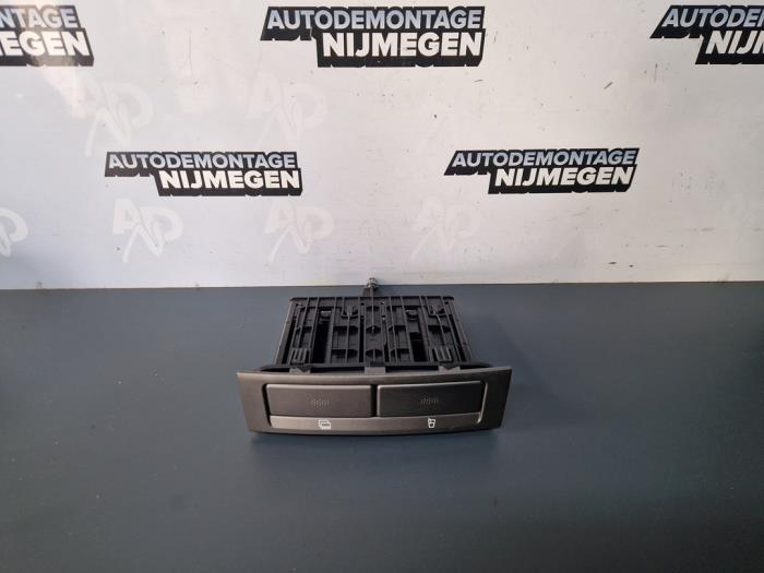 Gebrauchte Getränkehalter Alfa Romeo GT (937) 1.8 Twin Spark 16V Preis auf Anfrage angeboten von Autodemontage Nijmegen