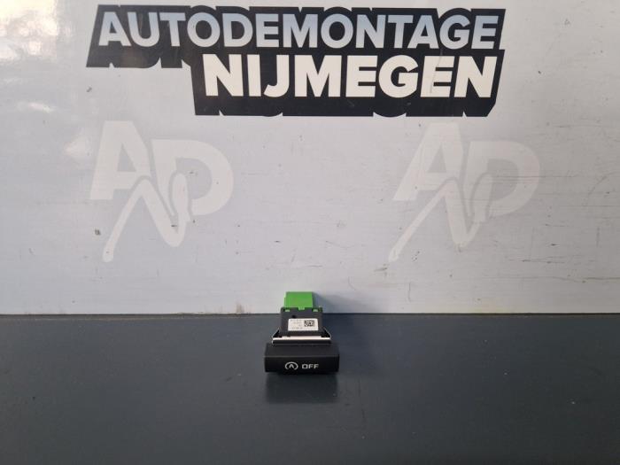 Używane Przelacznik Start/Stop Skoda Octavia Combi (1Z5) 1.4 TSI 16V Cena na żądanie oferowane przez Autodemontage Nijmegen