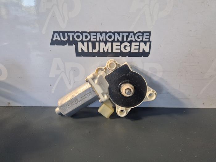 Usados Motor de ventanilla de puerta Mercedes CLK (R209) 3.2 320 V6 18V Precio de solicitud ofrecido por Autodemontage Nijmegen