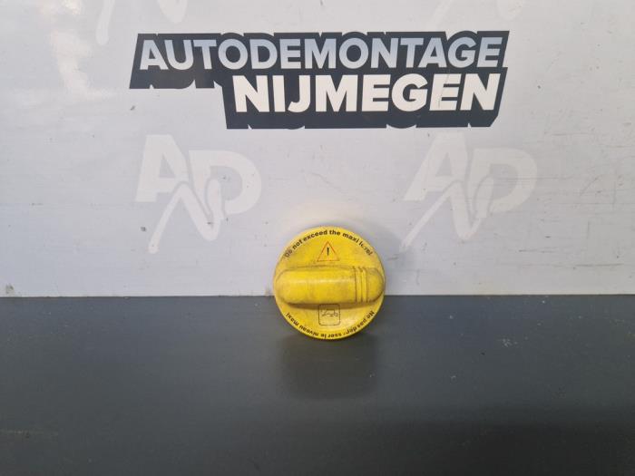 Gebrauchte Ölkappe Renault Clio IV Estate/Grandtour (7R) 0.9 Energy TCE 90 12V Preis auf Anfrage angeboten von Autodemontage Nijmegen