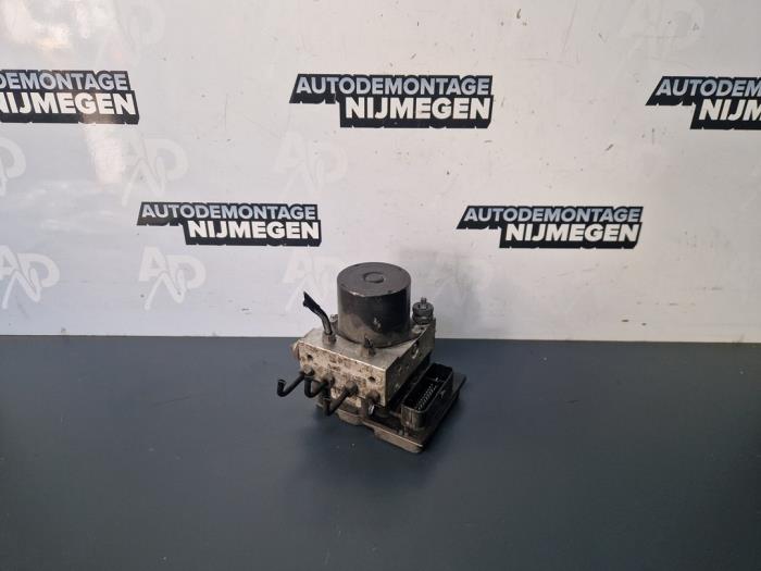 Usagé Bloc ABS Volkswagen Polo V (6R) 1.6 TDI 16V 75 Prix sur demande proposé par Autodemontage Nijmegen