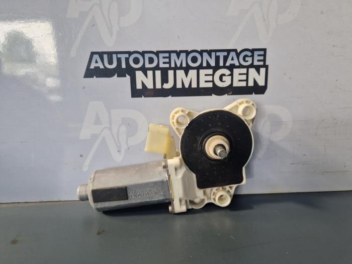 Usados Motor de ventanilla de puerta Mercedes CLK (R209) 3.2 320 V6 18V Precio de solicitud ofrecido por Autodemontage Nijmegen