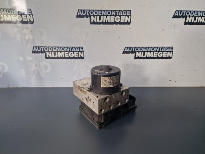 Usagé Pompe ABS Mercedes CLK (R209) 3.2 320 V6 18V Prix sur demande proposé par Autodemontage Nijmegen