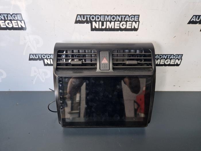 Begagnade Radio Suzuki Swift (ZA/ZC/ZD1/2/3/9) 1.3 VVT 16V Pris på förfrågan erbjuds av Autodemontage Nijmegen