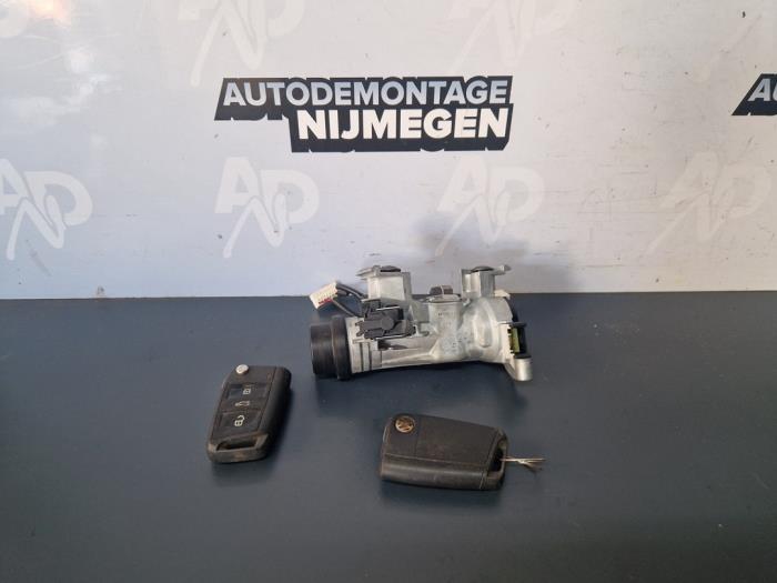 Używane Stacyjka + Kluczyk Volkswagen Golf VII (AUA) 1.6 TDI BlueMotion 16V Cena na żądanie oferowane przez Autodemontage Nijmegen