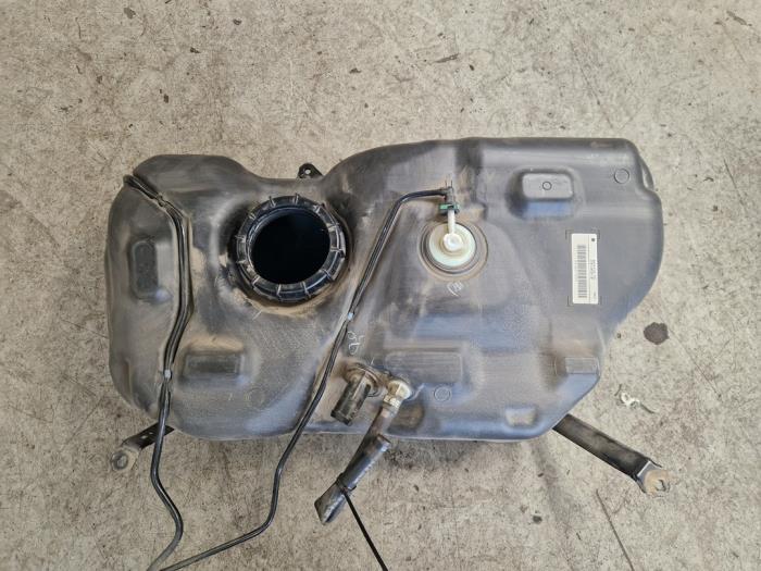 Begagnade Tank Ford Fiesta 7 1.1 Ti-VCT 12V 75 Pris på förfrågan erbjuds av Autodemontage Nijmegen
