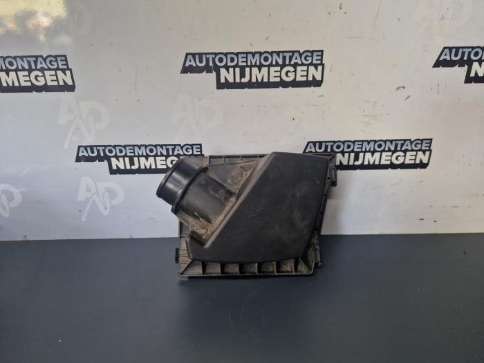 Begagnade Luftfilterhus Ford Fiesta 7 1.1 Ti-VCT 12V 75 Pris på förfrågan erbjuds av Autodemontage Nijmegen