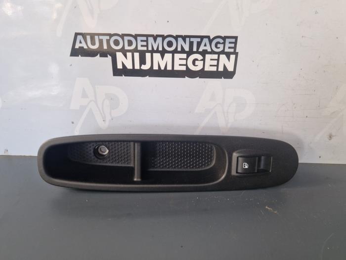Usados Interruptor de ventanilla eléctrica Fiat Punto Evo (199) 1.3 JTD Multijet 85 16V Euro 5 Precio de solicitud ofrecido por Autodemontage Nijmegen