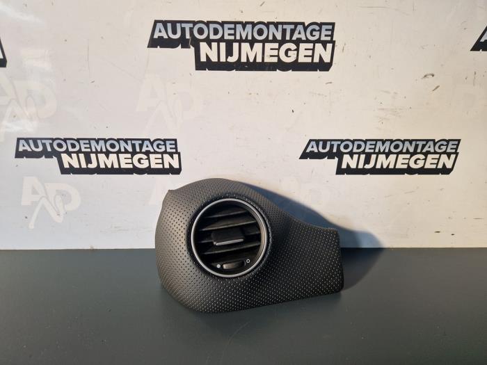 Begagnade Luftmunstycke, instrumentbräda Fiat Punto Evo (199) 1.3 JTD Multijet 85 16V Euro 5 Pris på förfrågan erbjuds av Autodemontage Nijmegen