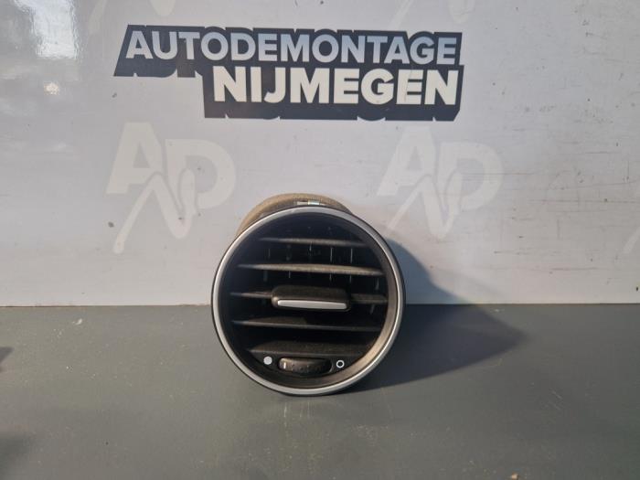 Begagnade Luftmunstycke, instrumentbräda Fiat Punto Evo (199) 1.3 JTD Multijet 85 16V Euro 5 Pris på förfrågan erbjuds av Autodemontage Nijmegen