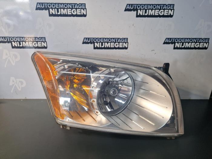 Używane Reflektor prawy Dodge Caliber 1.8 16V Cena na żądanie oferowane przez Autodemontage Nijmegen