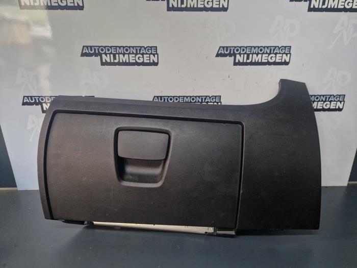 Begagnade Handskfack Peugeot Boxer (U9) 2.2 HDi 110 Euro 5 Pris på förfrågan erbjuds av Autodemontage Nijmegen