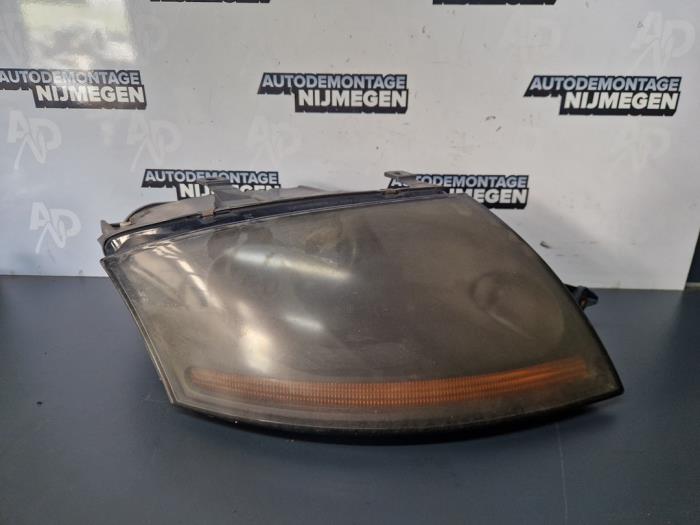 Używane Reflektor prawy Audi TT (8N3) 1.8 20V Turbo Cena na żądanie oferowane przez Autodemontage Nijmegen