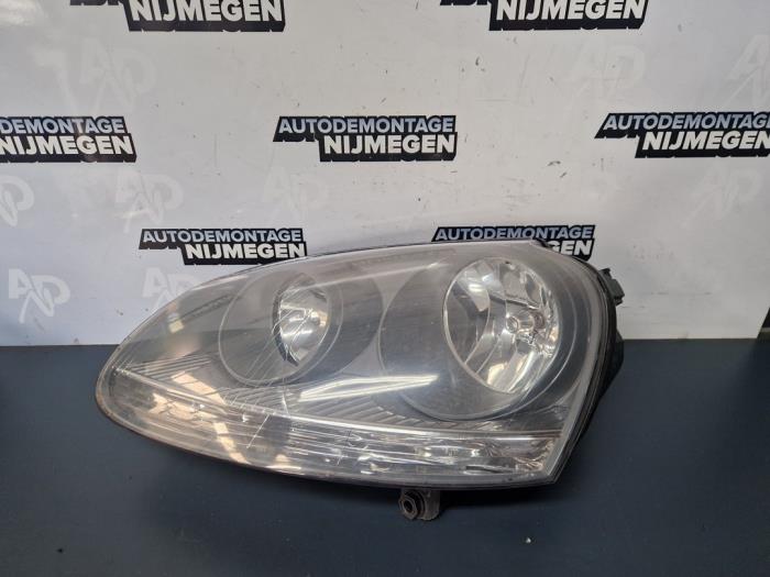 Używane Reflektor lewy Volkswagen Golf V (1K1) 1.6 FSI 16V Cena na żądanie oferowane przez Autodemontage Nijmegen