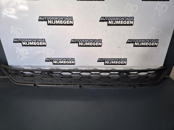 Begagnade Grill Volkswagen Tiguan (AD1) 1.5 TSI 16V Pris på förfrågan erbjuds av Autodemontage Nijmegen