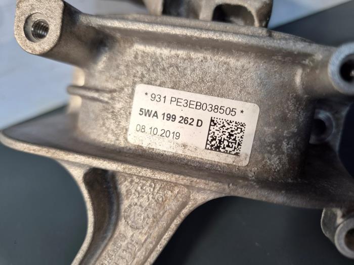 Engine mount from a Volkswagen Tiguan (AD1) 1.5 TSI 16V 2020
