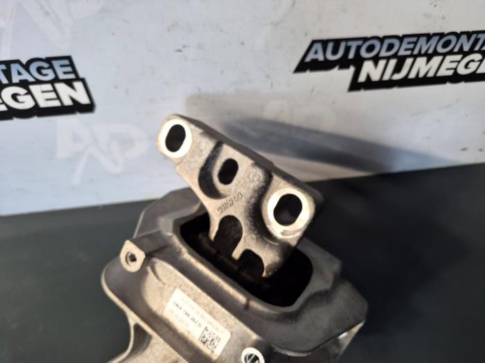 Engine mount from a Volkswagen Tiguan (AD1) 1.5 TSI 16V 2020