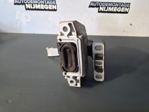 Engine mount from a Volkswagen Tiguan (AD1) 1.5 TSI 16V 2020