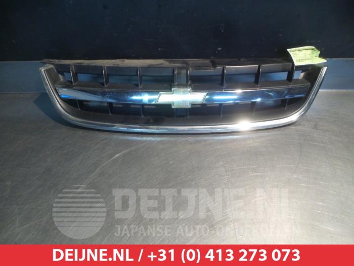 Używane Grill Chevrolet Nubira Wagon (J100) 2.0 TCDI 16V Cena na żądanie oferowane przez V.Deijne Jap.Auto-onderdelen BV