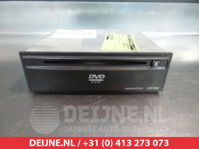 DVD player from a Nissan Primera (P12) 1.8 16V 2004