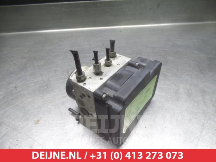 Begagnade ABS-pump Toyota Yaris III (P13) 1.4 D-4D-F Pris € 60,00 Marginaltabell erbjuds av V.Deijne Jap.Auto-onderdelen BV