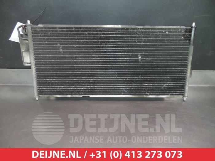 Klima Kondensor van een Nissan Almera (N16) 1.8 16V 2001