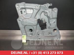 Używane Mechanizm szyby lewej przedniej wersja 4-drzwiowa Nissan Almera (N16) 2.2 Di 16V Cena € 50,00 Procedura marży oferowane przez V.Deijne Jap.Auto-onderdelen BV