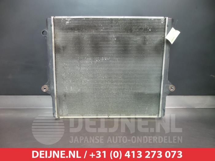 Usagé Radiateur Toyota Land Cruiser (J12) 3.0 D-4D 16V Prix € 100,00 Règlement à la marge proposé par V.Deijne Jap.Auto-onderdelen BV