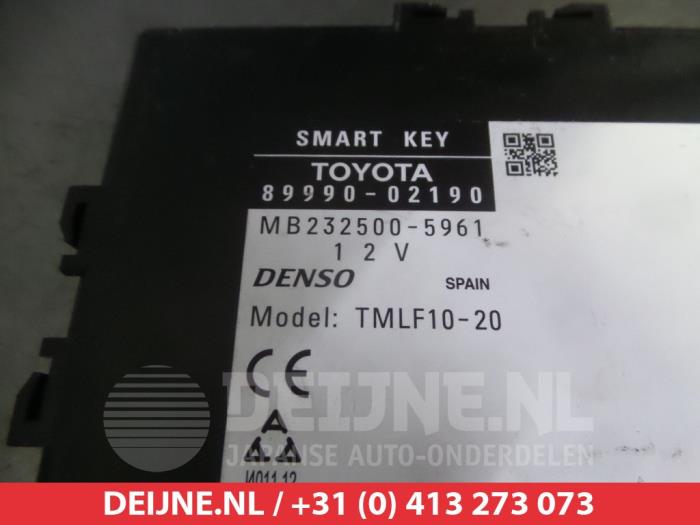 Modul keyless vehicle van een Toyota Auris (E18) 1.8 16V Hybrid 2013