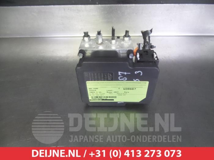 Używane Pompa ABS Toyota Yaris III (P13) 1.4 D-4D-F Cena € 60,00 Procedura marży oferowane przez V.Deijne Jap.Auto-onderdelen BV