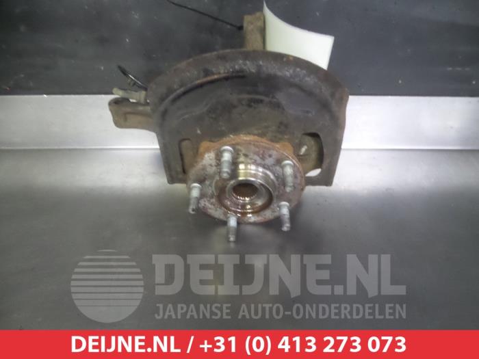 Knuckle, front left from a Nissan X-Trail (T31) 2.0 16V XE,SE,LE 4x4 2009