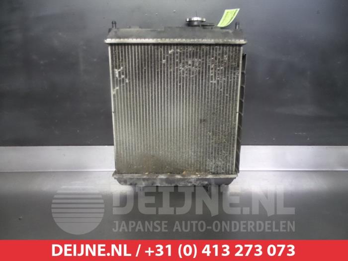 Usagé Radiateur Nissan Micra (K11) 1.4 16V Prix € 35,00 Règlement à la marge proposé par V.Deijne Jap.Auto-onderdelen BV