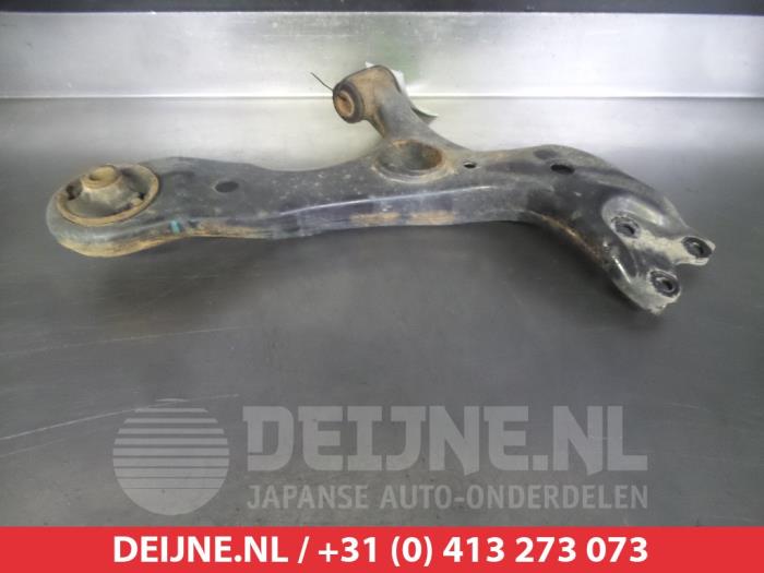 Front lower wishbone, right from a Toyota Auris (E18) 1.4 D-4D-F 16V 2015