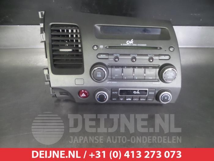 Używane Radio Honda Civic (FA/FD) 1.3 Hybrid Cena € 100,00 Procedura marży oferowane przez V.Deijne Jap.Auto-onderdelen BV