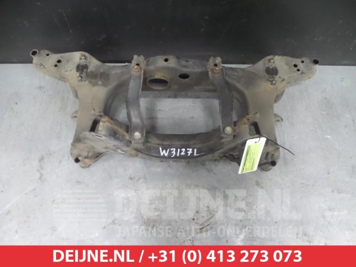 Rear support beam from a Nissan X-Trail (T32) 1.6 Energy dCi 2016