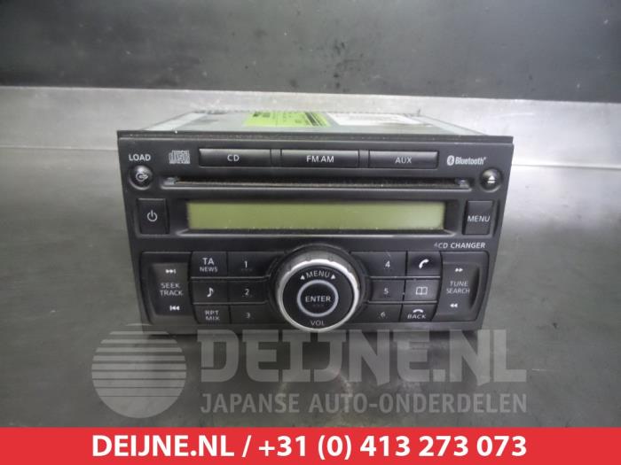 Radio van een Nissan Navara (D40) 2.5 dCi 16V 4x4 2011