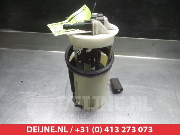 Pompe d'injection d'un Nissan Almera Tino (V10M) 2.0 16V CVT 2003