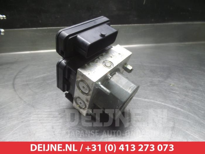 Usagé Bloc ABS Nissan Qashqai (J11) 1.2 DIG-T 16V Prix € 75,00 Règlement à la marge proposé par V.Deijne Jap.Auto-onderdelen BV