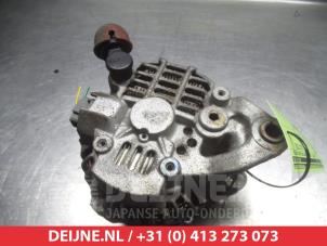 Dynamo d'un Nissan Almera Tino (V10M) 2.0 16V CVT 2003