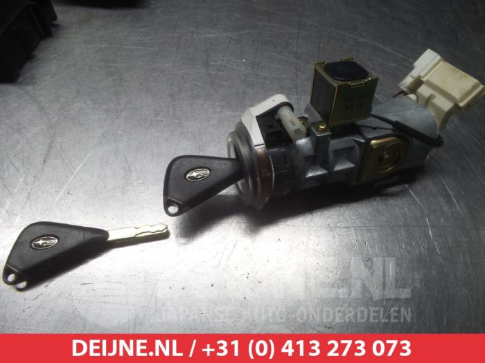 Używane Stacyjka + Kluczyk Subaru Legacy Touring Wagon (BP) 2.5 16V Cena € 35,00 Procedura marży oferowane przez V.Deijne Jap.Auto-onderdelen BV