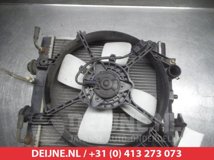 Radiator from a Mazda Demio (DW) 1.3 16V 1999