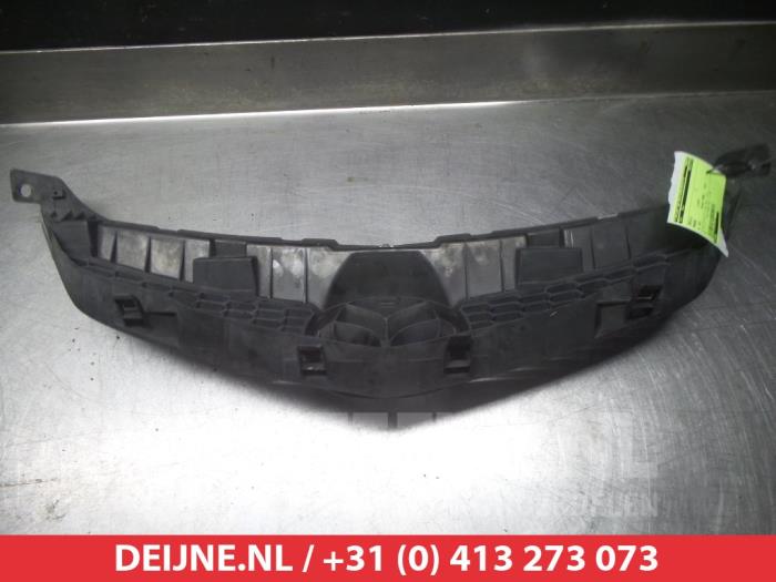 Grille Mazda 6. - K3006 - V.Deijne Jap.Auto-onderdelen BV