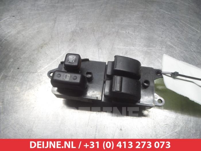 Usados Interruptor combinado de ventanillas Toyota Corolla (E12) 1.6 16V VVT-i Precio € 25,00 Norma de margen ofrecido por V.Deijne Jap.Auto-onderdelen BV