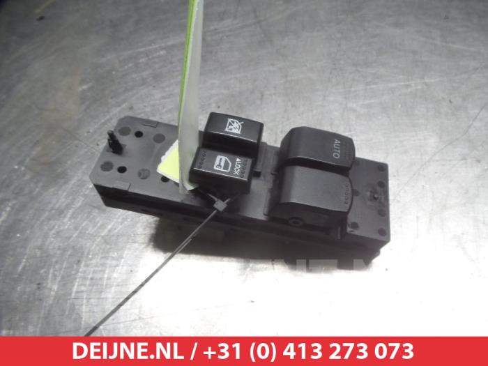 Usados Interruptor combinado de ventanillas Suzuki Splash 1.0 12V Precio € 25,00 Norma de margen ofrecido por V.Deijne Jap.Auto-onderdelen BV