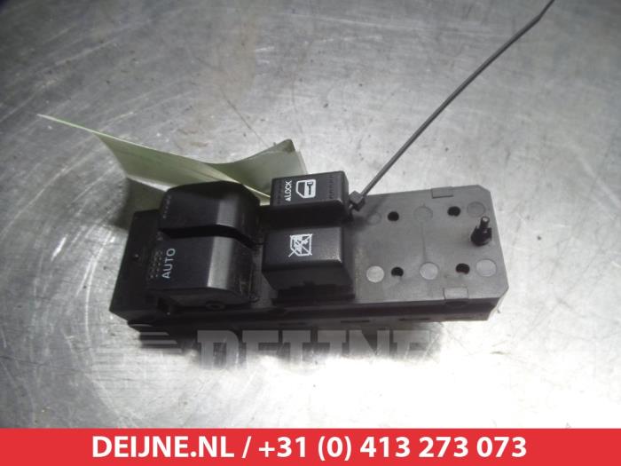 Usados Interruptor combinado de ventanillas Suzuki Splash 1.3 DDiS 16V Precio € 25,00 Norma de margen ofrecido por V.Deijne Jap.Auto-onderdelen BV