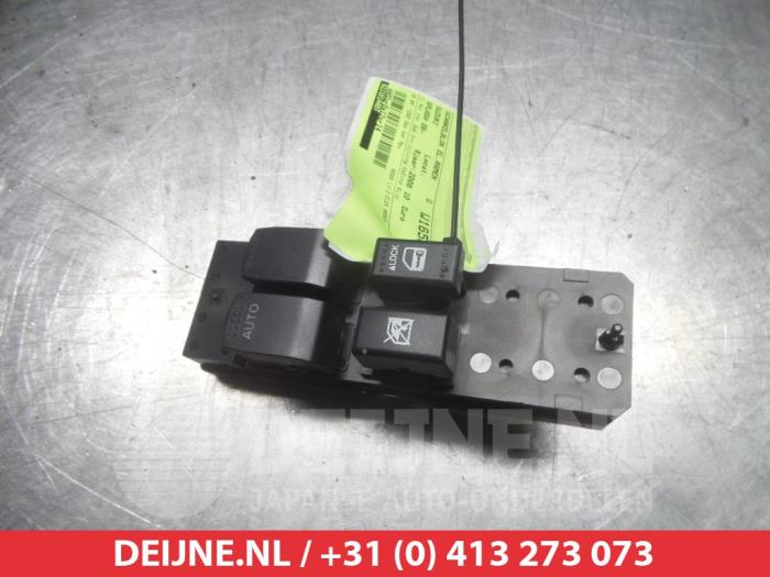 Usados Interruptor combinado de ventanillas Suzuki Splash 1.2 16V Precio € 25,00 Norma de margen ofrecido por V.Deijne Jap.Auto-onderdelen BV