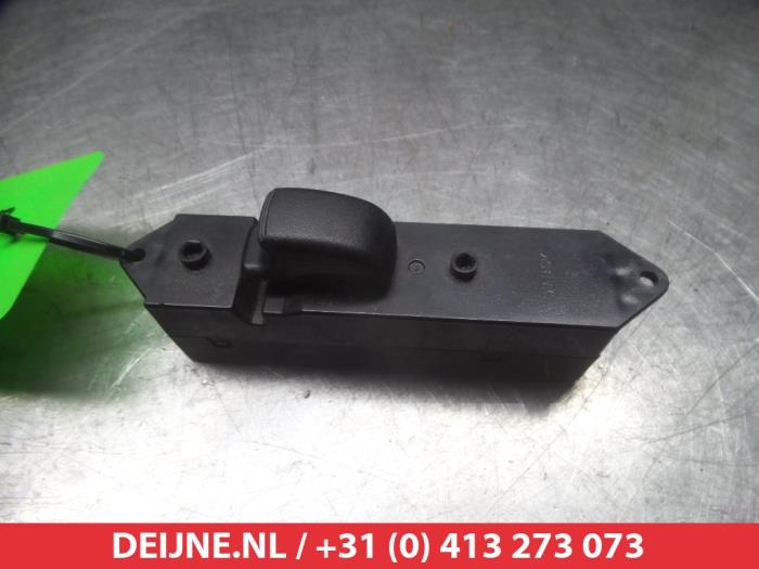 Usados Interruptor de ventanilla eléctrica Mitsubishi Pajero Precio € 15,00 Norma de margen ofrecido por V.Deijne Jap.Auto-onderdelen BV