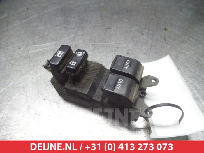 Używane Przelacznik combi okienny Toyota iQ 1.4 D-4D-F Cena € 40,00 Procedura marży oferowane przez V.Deijne Jap.Auto-onderdelen BV