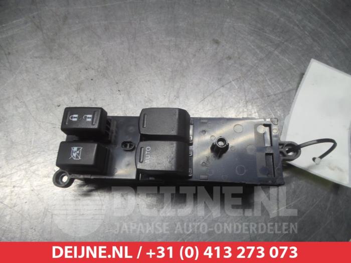 Używane Przelacznik combi okienny Suzuki Swift (ZA/ZC/ZD) 1.3 D 16V Cena € 50,00 Procedura marży oferowane przez V.Deijne Jap.Auto-onderdelen BV
