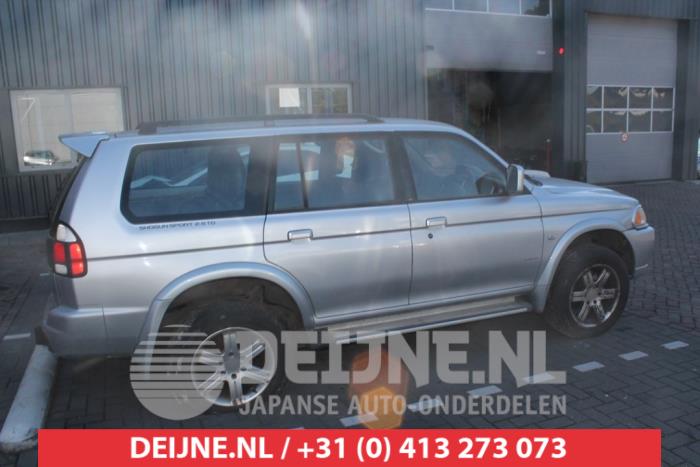 Usados Ventanilla triangular derecha detrás Mitsubishi Pajero Sport (K7/9) 2.5 TD GLS Precio € 35,00 Norma de margen ofrecido por V.Deijne Jap.Auto-onderdelen BV